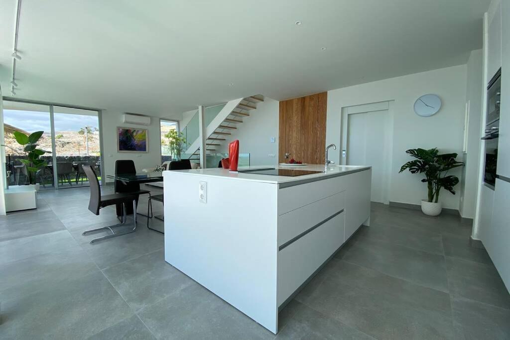 Luxury Villa - New Building With Panoramic Sea View Costa Adeje  Eksteriør billede